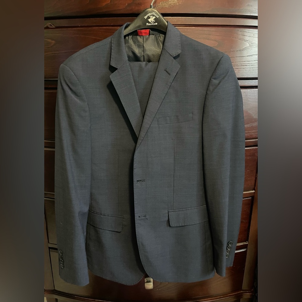 Línea UOMO Navy Blue Men's Classic Suit
